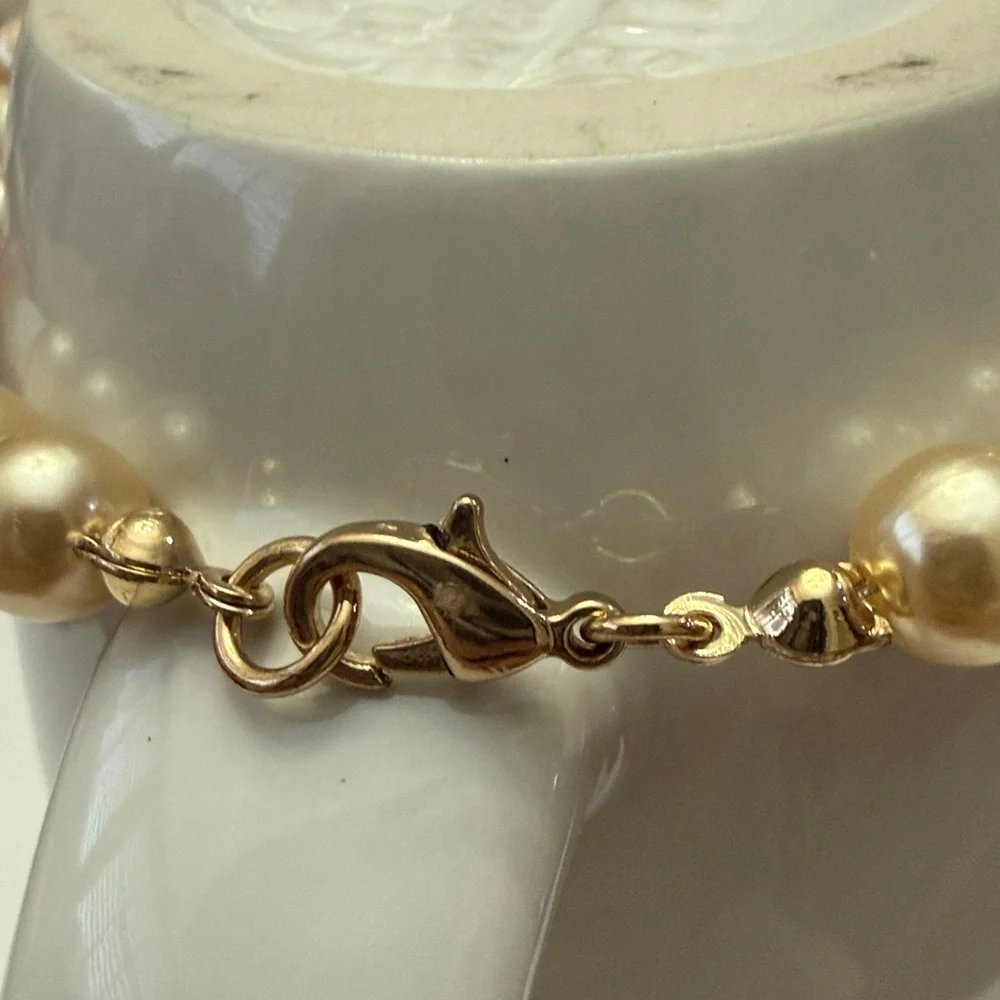Anthropologie Pearl and Mushroom Beaded Charm Bracelet!!🔥🔥🔥 - Picture 15 of 16